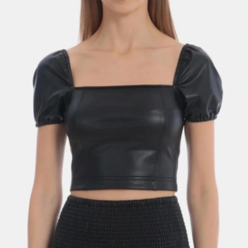 7 For All Mankind Black Faux Leather Crop Top - Picture 1 of 5
